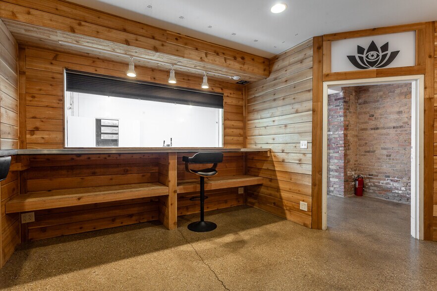 More Photos Of 2425 W 14th St, Chicago Loft Creative Space For Lease