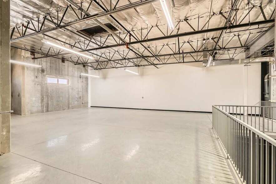 More Photos Of 5165 Rousso Rd, Las Vegas Distribution For Lease