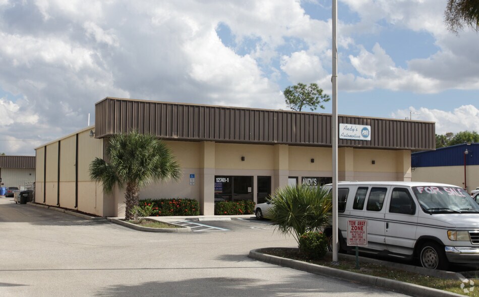 More Photos Of 12741 Metro Pky, Fort Myers Light Manufacturing For Lease