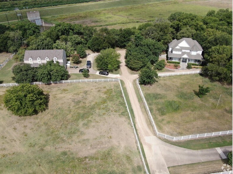 More Photos Of 2600 Rosebud Ln, Richland Hills Specialty For Sale