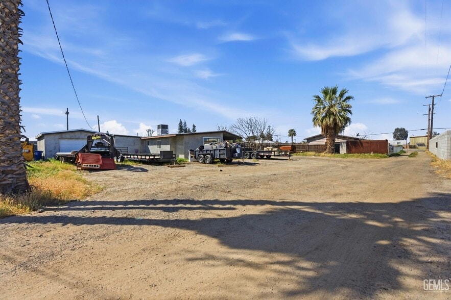 More Photos Of 2800 Patton Way, Bakersfield Specialty For Sale