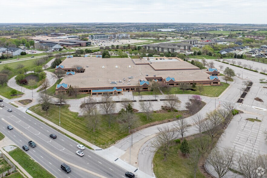 More Photos Of 222 S 84th St, Lincoln Office For Sale