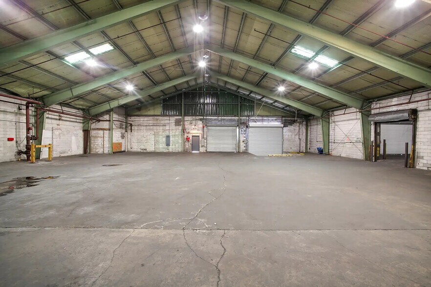 More Photos Of 2123 Tchoupitoulas St, New Orleans Warehouse For Sale
