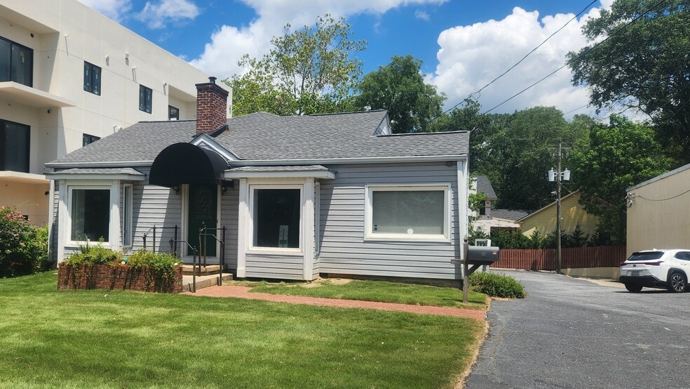 Primary Photo Of 326 Sandy Springs Cir, Atlanta Freestanding For Lease