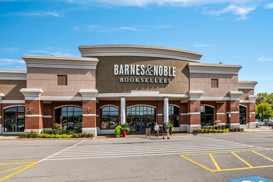 More Photos Of 4725-4745 Commercial Dr, New Hartford Unknown For Lease