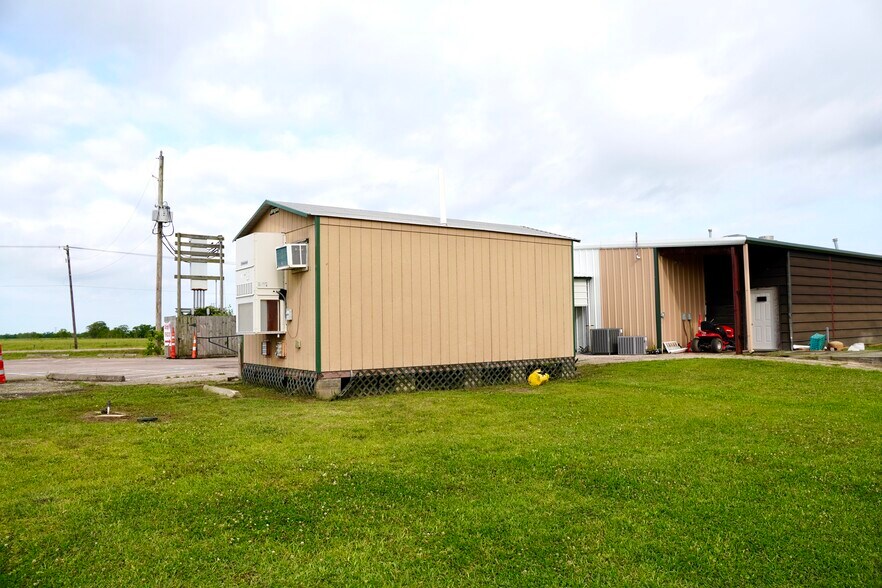 More Photos Of 24313 County Rd 46, Angleton Trailer Camper Park For Sale