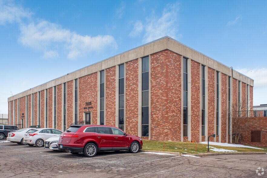 More Photos Of 7800 Metro Pky, Bloomington Coworking Space