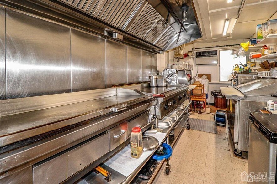 More Photos Of 36 John Ringo Rd, Ringoes Restaurant For Lease