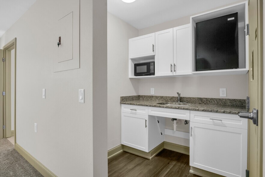 More Photos Of 4107 Central Ave, Kearney Assisted Living For Sale
