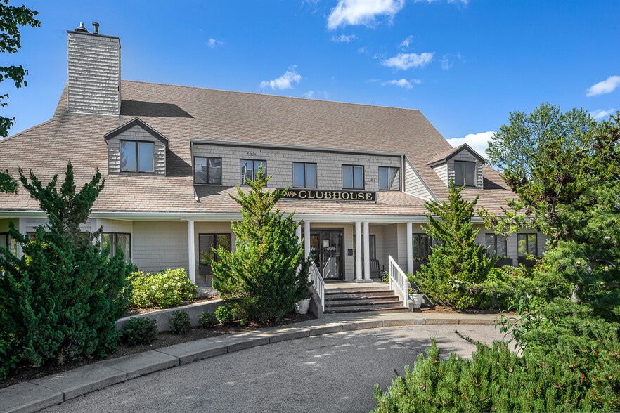 More Photos Of 551 Thames St, Newport Hotel For Sale