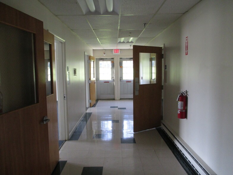 More Photos Of 23 McIntosh Ave, Dover Office For Lease