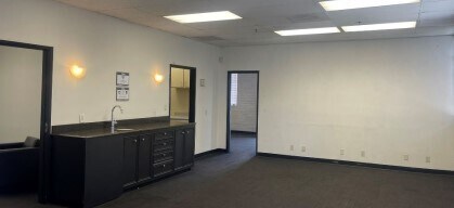 More Photos Of 3050 N Lima St, Burbank Warehouse For Lease