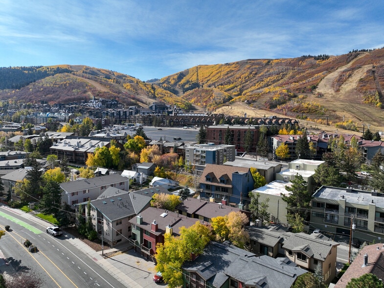 More Photos Of 1469 Woodside Ave, Park City Lodge Meeting Hall For Sale
