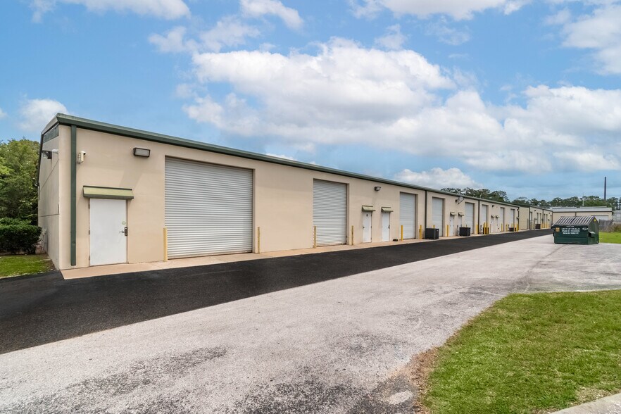 More Photos Of 2200 NE 36th Ave, Ocala Warehouse For Lease