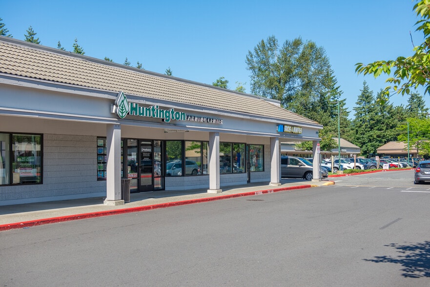 More Photos Of 1420 NW Gilman Blvd, Issaquah General Retail For Lease