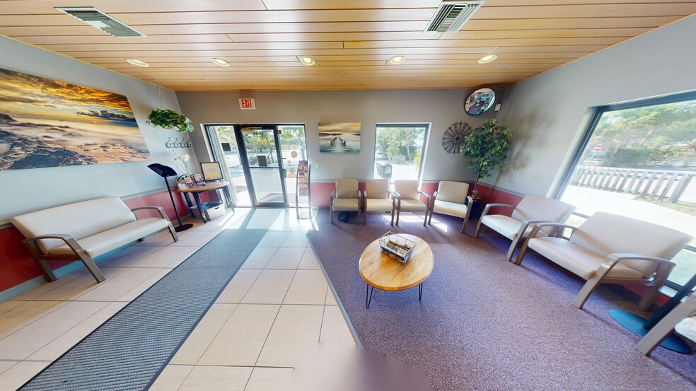 More Photos Of 1027 SE Ocean Blvd, Stuart Medical For Sale