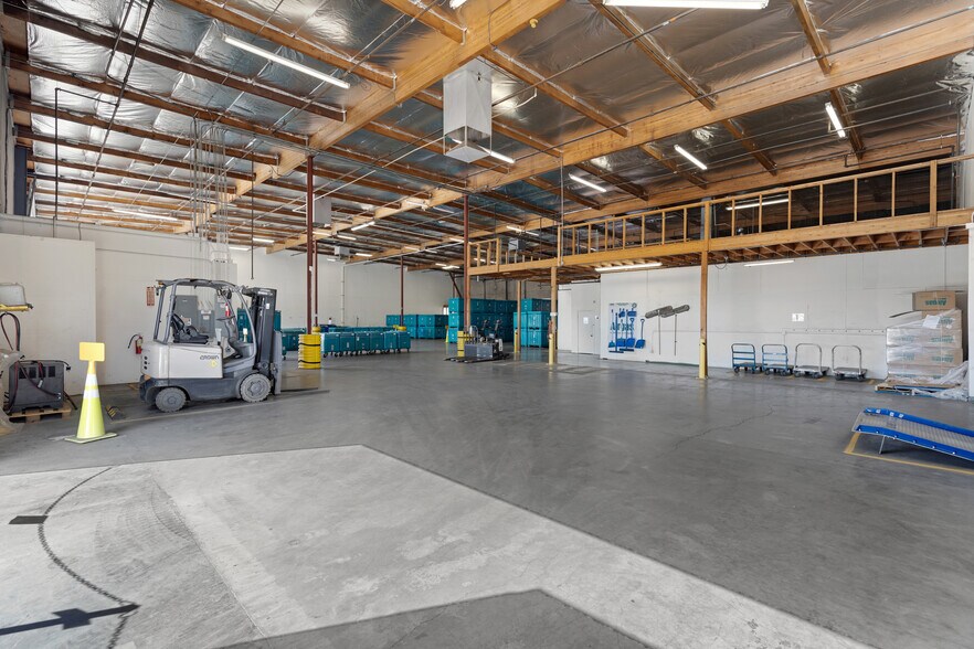 More Photos Of 2465 S Industrial Park Ave, Tempe Warehouse For Lease