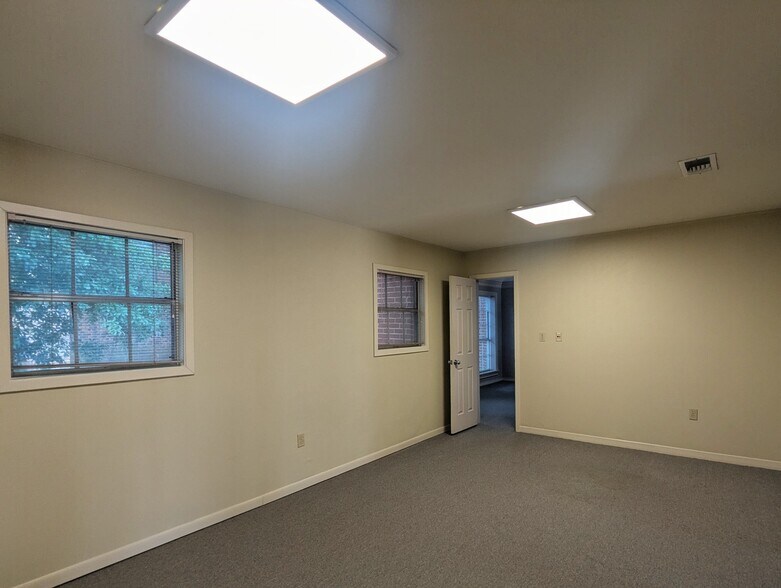 More Photos Of 3635 Eastex Fwy, Beaumont Office For Sale