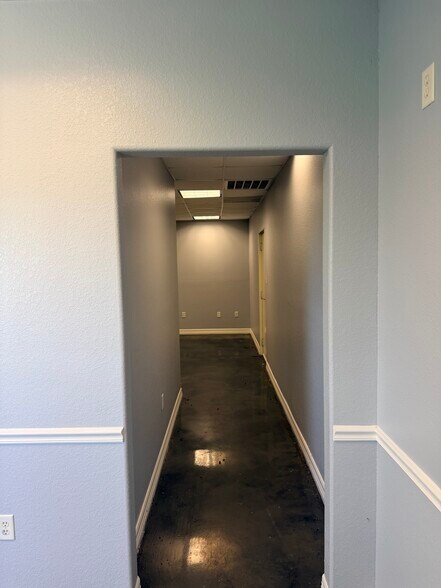 More Photos Of 101 Industrial Park Blvd, Hitchcock Warehouse For Lease