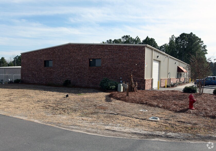 More Photos Of 2005 Corporate Dr S, Wilmington Warehouse For Lease