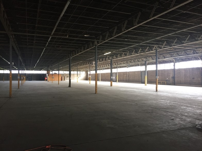 More Photos Of 100 Graham St, McKees Rocks Warehouse For Lease