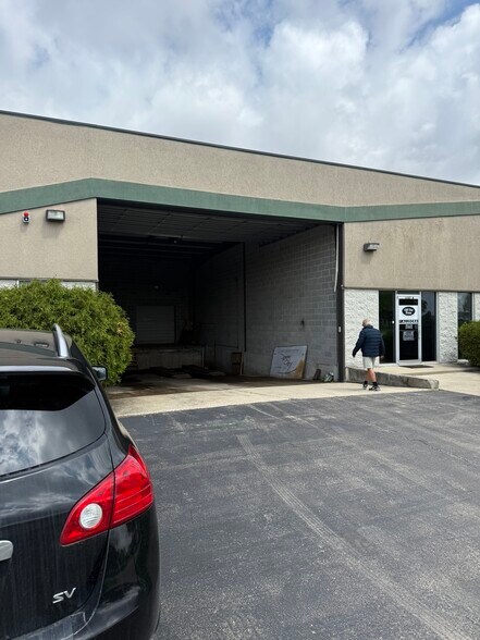 More Photos Of 12137 Rhea Dr, Plainfield Warehouse For Lease