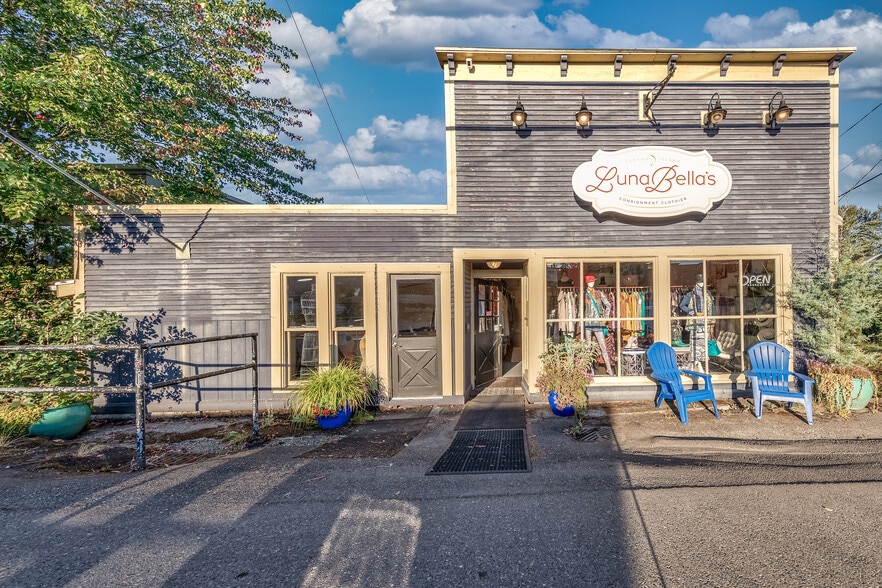 Primary Photo Of 17411 Vashon Hwy SW, Vashon Freestanding For Sale