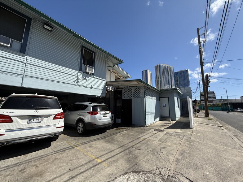 More Photos Of 1303 Rycroft St, Honolulu Restaurant For Lease