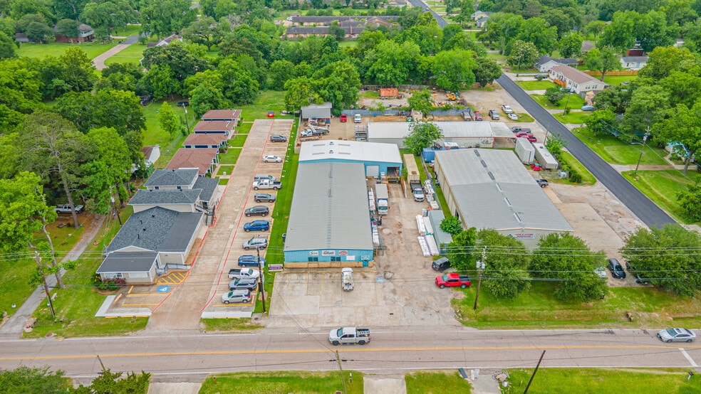 More Photos Of 705 Cedar Bayou Rd, Baytown General Retail For Lease