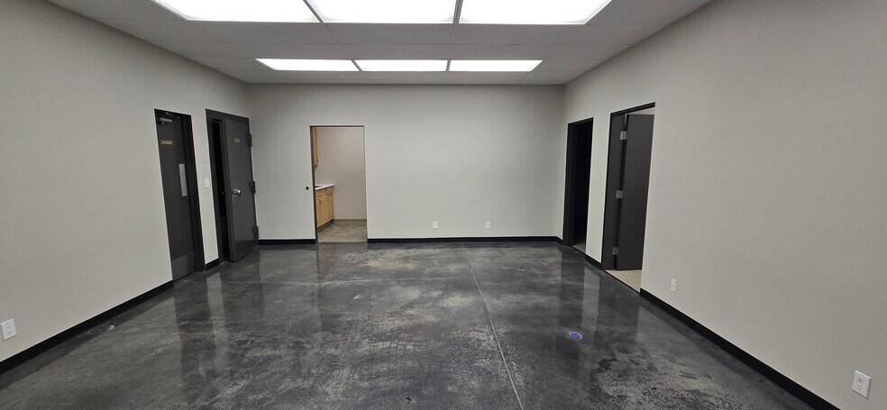 More Photos Of 2550 E Miraloma Way, Anaheim Contractor Storage Yard For Lease