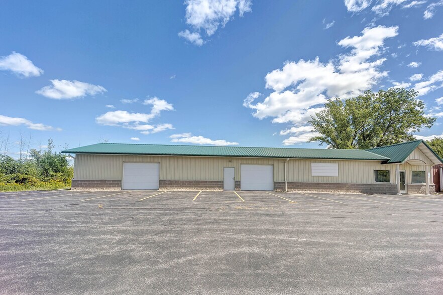 More Photos Of 4040 Velp Ave, Green Bay Specialty For Sale