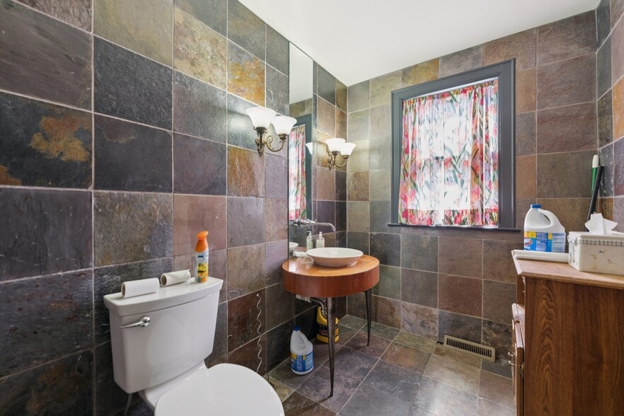 More Photos Of 12610 Larchmere Blvd, Cleveland General Retail For Sale