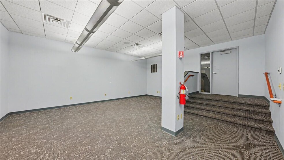 More Photos Of 102 Walnut St, Winona Office Residential For Sale