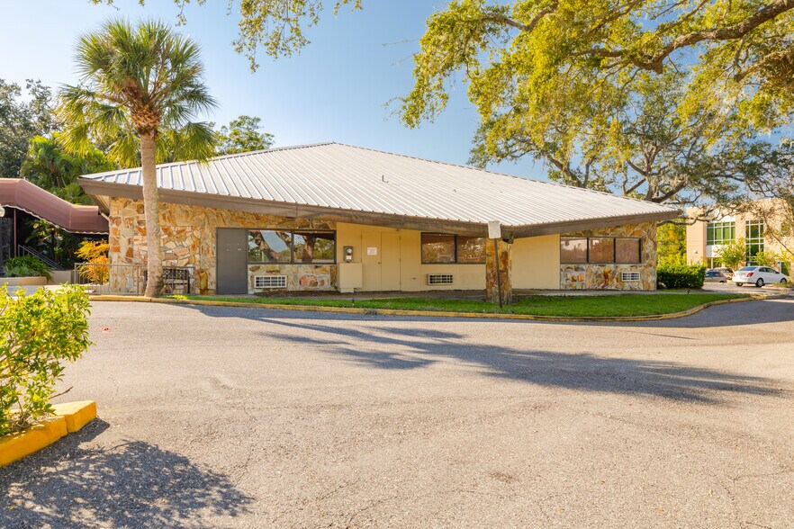 More Photos Of 3170 N McMullen Booth Rd, Clearwater Schools For Lease