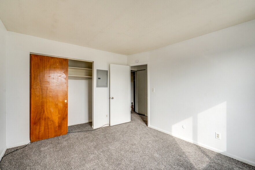 More Photos Of 2615 Ellet Ave, Akron Apartments For Sale