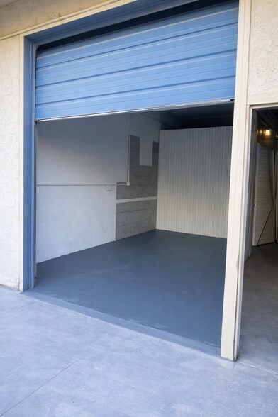 More Photos Of 5800 Houchin St, Naples Self Storage For Lease