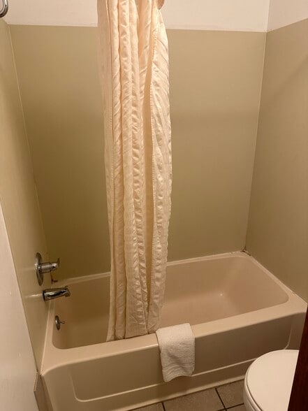 More Photos Of 123 E 14th St, Larned Hotel For Sale