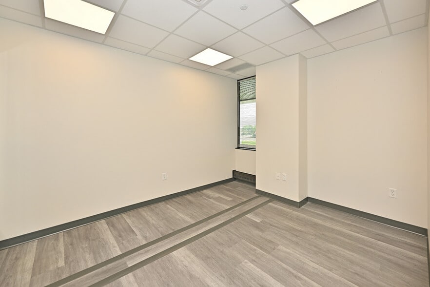 More Photos Of 50 Tice Blvd, Woodcliff Lake Office For Lease