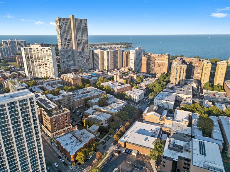 More Photos Of 732 W Grace St, Chicago Apartments For Sale