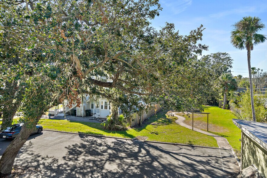 More Photos Of 444 S Beach St, Daytona Beach Hospitality For Sale