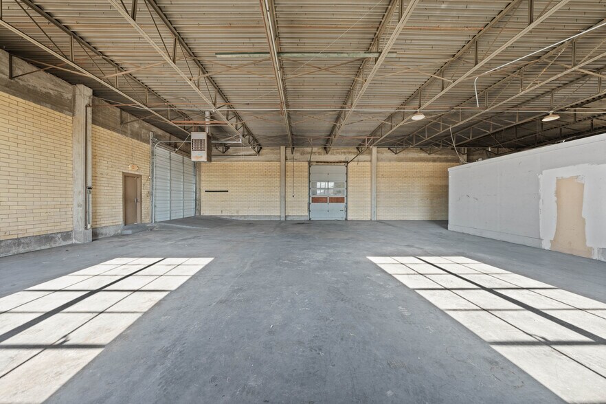 More Photos Of 657 Ruby Ave & 4520 Fort Ave, Waco Warehouse For Sale