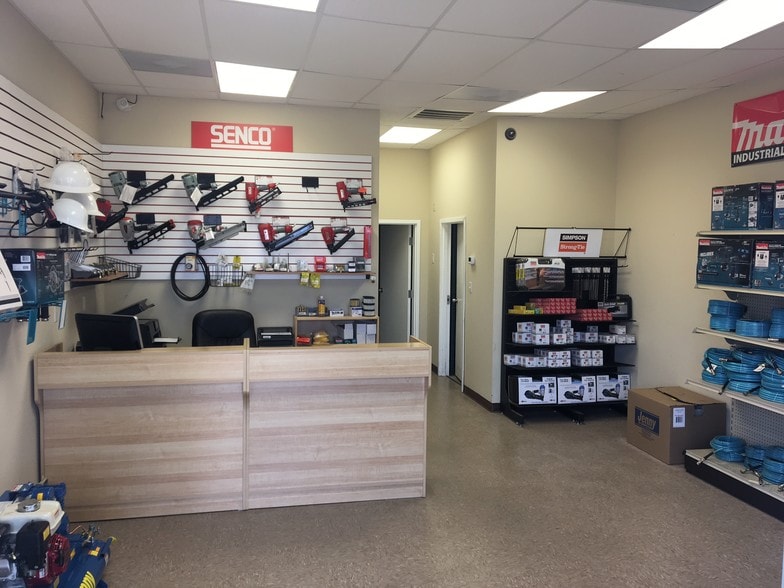 More Photos Of 10 Commerce Pky, Fredericksburg Warehouse For Lease