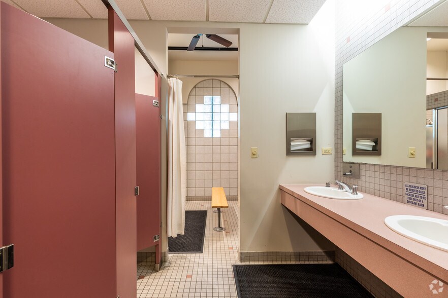 More Photos Of 5100 E Skelly Dr, Tulsa Office For Lease