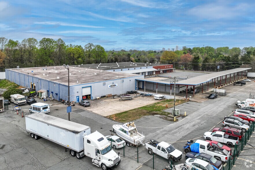 More Photos Of 2995 Starlight Dr, Winston-Salem Warehouse For Lease