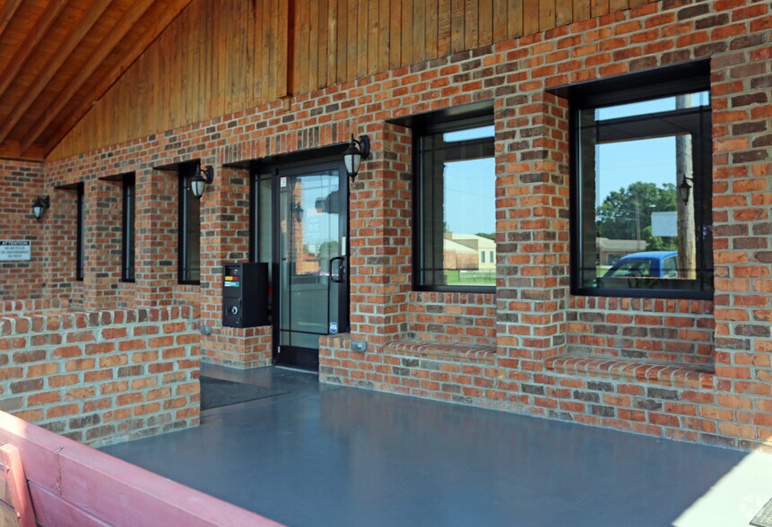 More Photos Of 56 W Salisbury St, Denton Office For Lease