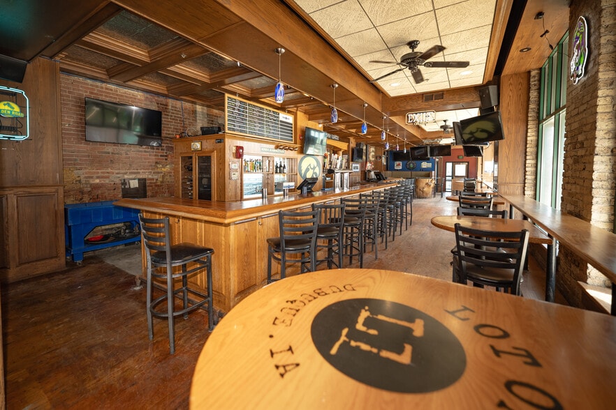 More Photos Of 100 Main St, Dubuque Flex For Sale