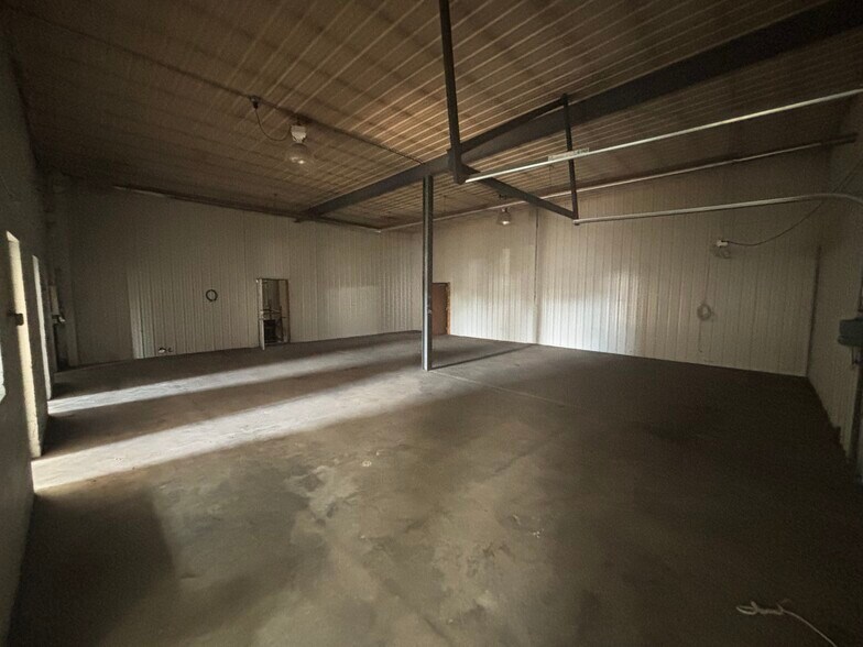 More Photos Of 1814 E Ave NE, Cedar Rapids Warehouse For Lease
