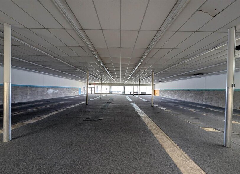 More Photos Of 1773 E Chestnut St, Canton General Retail For Lease