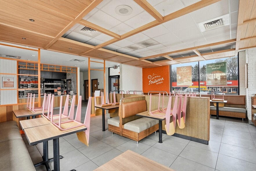 More Photos Of 6107 The Plaza, Charlotte Freestanding For Lease