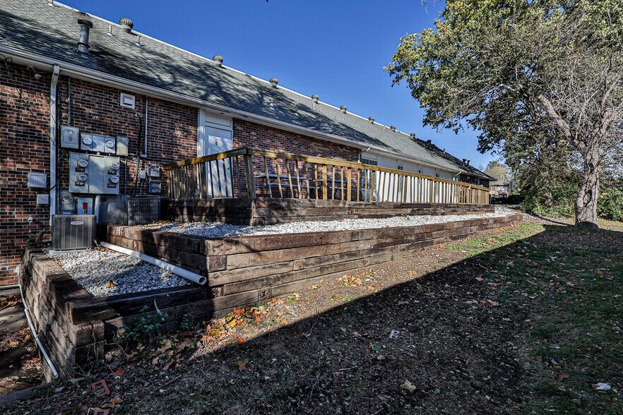 More Photos Of 13013 Fuller Ave, Grandview Office For Sale